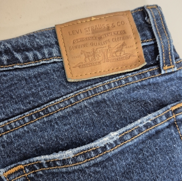 Levi's Women's Wedgie Straight Leg Button-Fly Raw Hem Ankle Jeans - Size 29W-26L - Picture 10 of 16